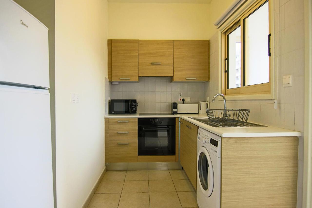Phaedrus Living City View Luxury Iras Flat 102 นิโคเซีย ภายนอก รูปภาพ